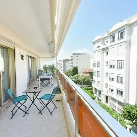 Renovated 1br Terrace Walk To Apartment *